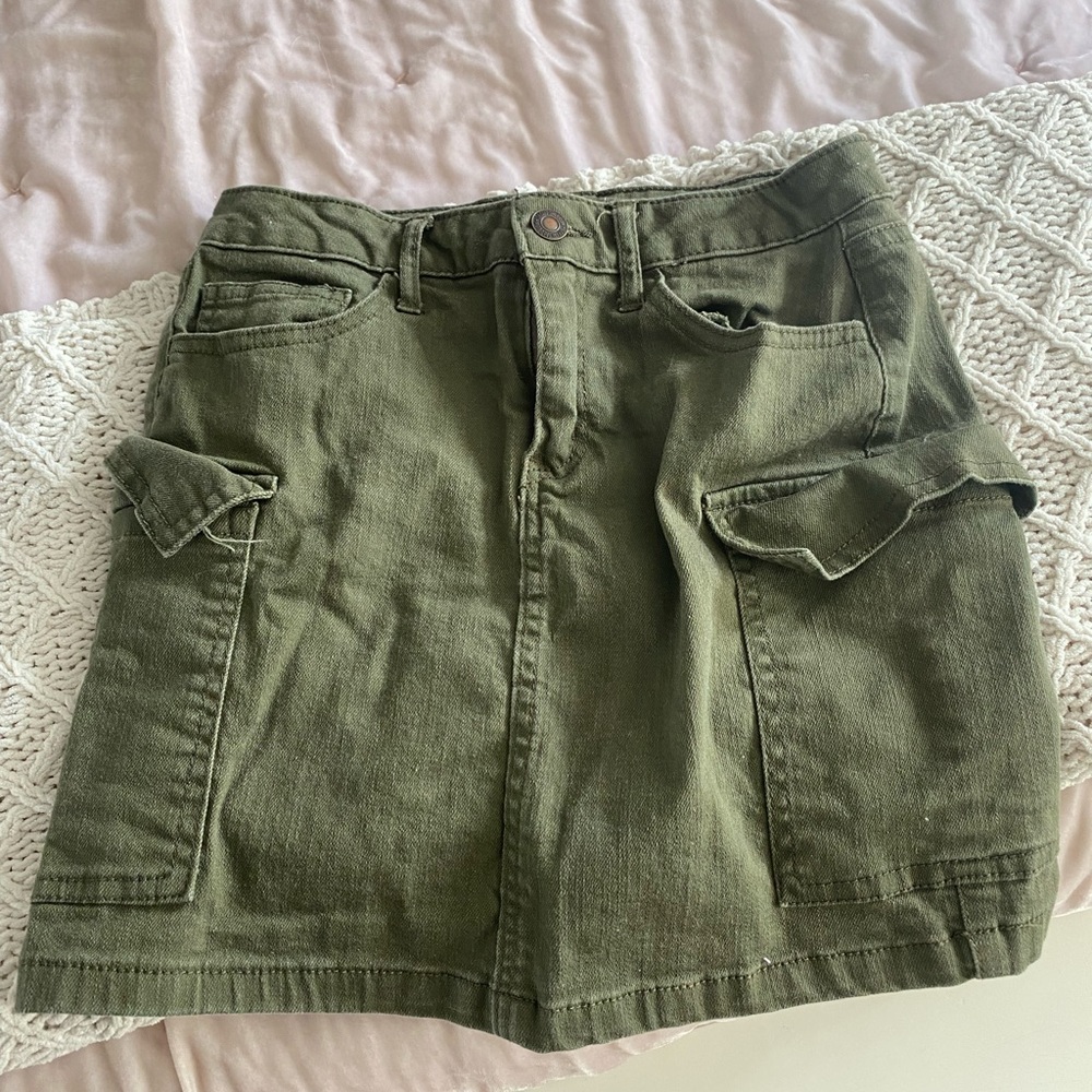 green cargo skirt 🍃🦚🌲